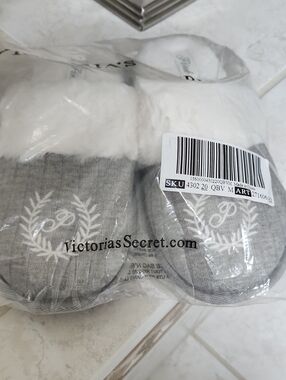 🩷 VICTORIA'S SECRET MEDIUM GRAY SLIPPERS 🩷